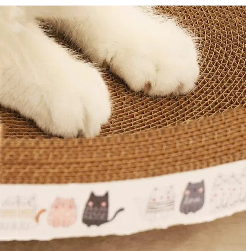 Cardboard Scratcher Lounge in Kraft — close-up of paws on the corrugated surface and illustrated rim
